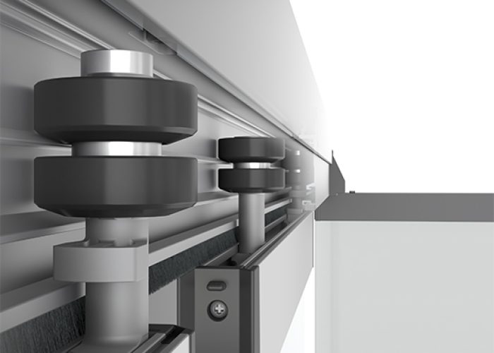 Mit dem Schiebe-Dreh-System Proline T von Nolden aus dem Hause Solarlux profitieren Sie von einer besonders effizienten Wärmeisolierung und einer frostsicheren Entwässerung. Die vielseitigen Glasstärken von 6 bis 12 mm machen das System ideal für verschiedenste Bauanforderungen.