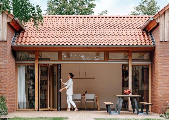 Setzen Sie auf die Glas-Faltwände von Nolden, die von Solarlusx in Deutschland produziert werden. Erleben Sie barrierefreie Zugänge zum Garten in Aluminium- oder Holzausführung und profitieren Sie von erstklassiger Qualität.