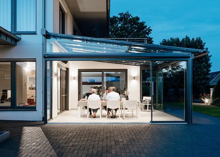 Genießen Sie die Flexibilität eines wetterunabhängigen Gartens mit den robusten Terrassenüberdachungen von Nolden.