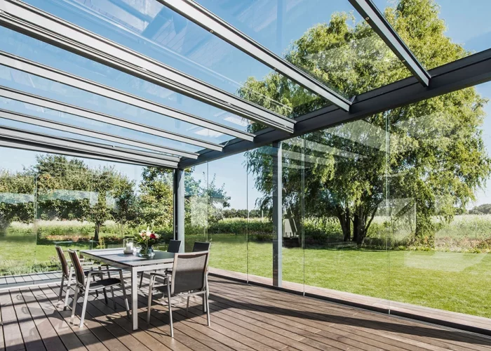 Neben der Stabilität und einer eingedämpften Geräuschkulisse sorgen die Glashäuser von Solarlux ebenfalls für uneingeschränkte Ausblicke.